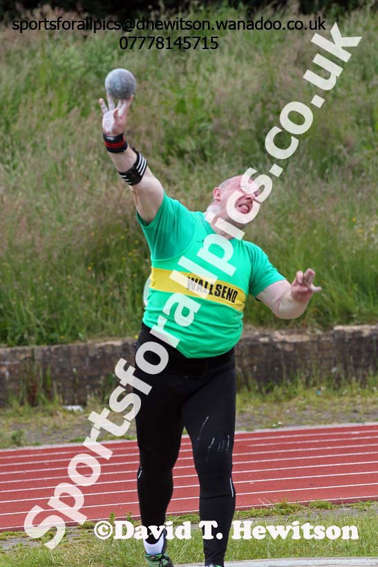 Shot putt, North East Masters Champs, Monkton Stadium,  Jarrow. Photo: David T. Hewitson/Sports for All Pics
